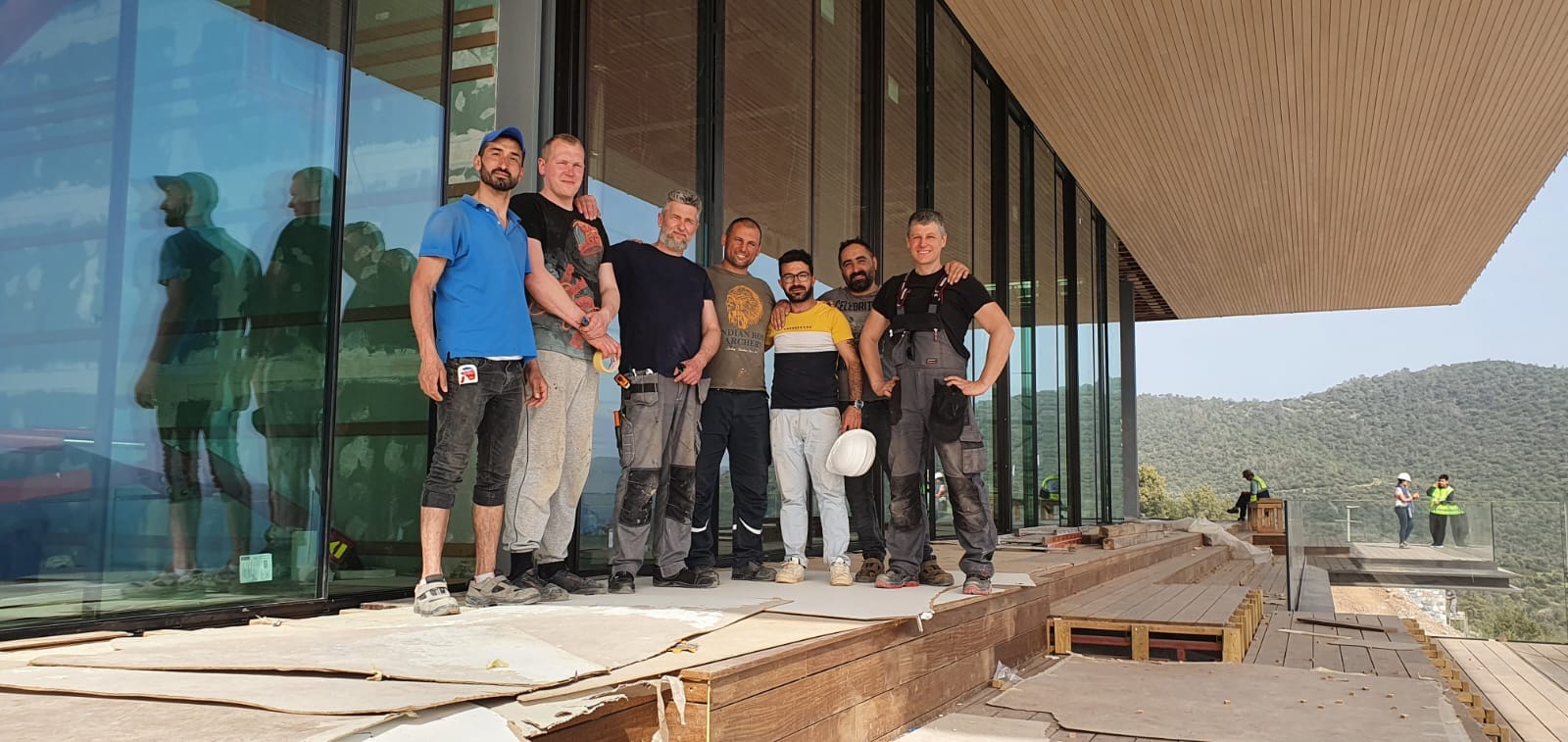 Glass Installation in Turkey with SPT299 Spider Crane