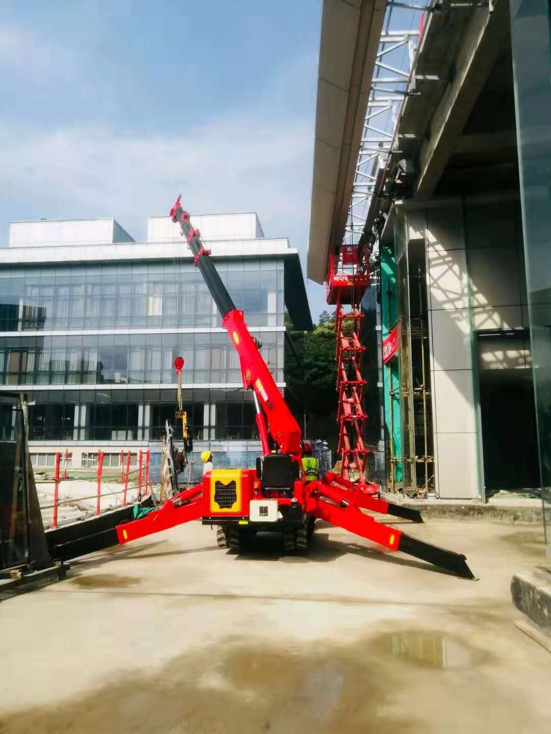 Glass Installation by SPT499 Spider Crane 